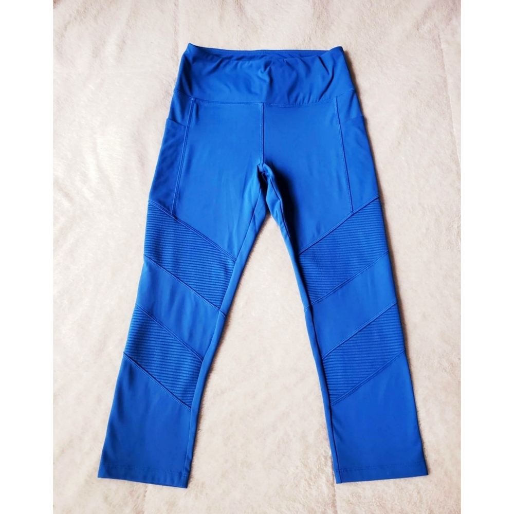 Cropped workout leggings size medium